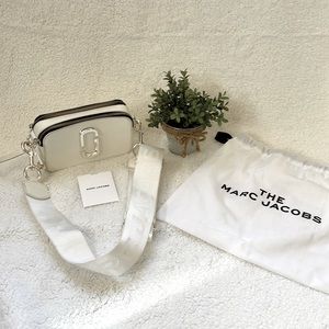 Marc Jacob’s Snapshot bag. White on white with silver hardware.